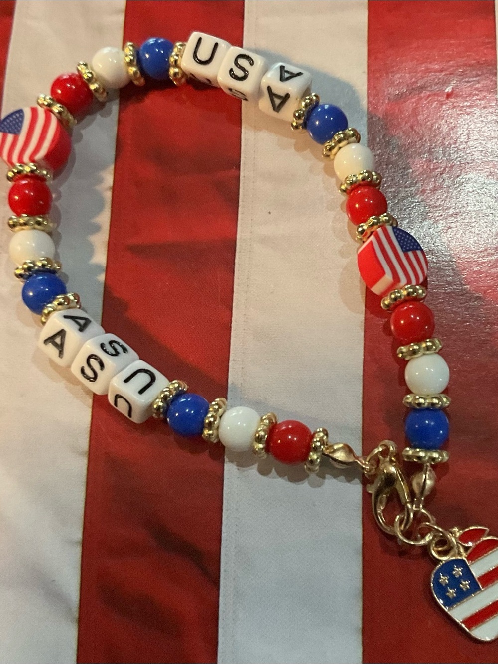 Lulu's Red White and Blue 'USA' Beaded Bracelet
